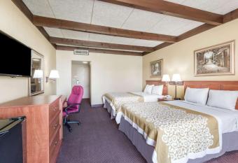 Days Inn by Wyndham Niles has Smoking/Balcony rooms