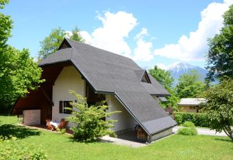 Architect   s house - peaceful and minimalistic has Balcony rooms