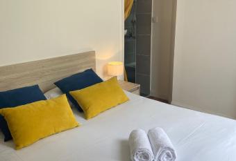 La Villa B allows 18 year olds to book a room