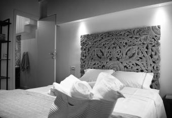 B&B LA CANEVA 951 allows 18 year olds to book a room