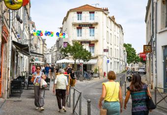 H  tel Le Bord O Vieux Port has Balcony rooms