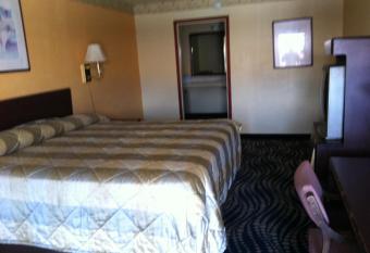 Deluxe Inn Kilgore has Smoking rooms