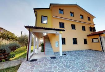 Apartments with a parking space Vilanija, Umag - 17240 has Balcony rooms