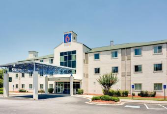 Ramada by Wyndham Lithia Springs Atlanta allows 18 year olds to book a room