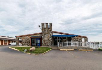 Rodeway Inn has Smoking rooms