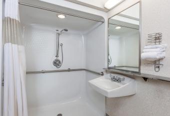 Baymont by Wyndham Howell/Brighton has Balcony rooms