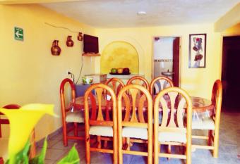 DEPARTAMENTO con JARD  N  allows 18 year olds to book a room