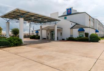 Motel 6 San Antonio South allows 18 year olds to book a room