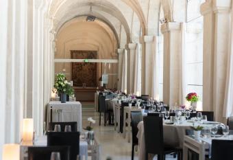 H  tel Cloitre Saint Louis Avignon has Balcony rooms