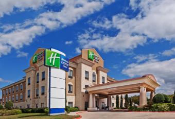 Holiday Inn Express & Suites Victoria, an IHG Hotel allows 18 year olds to book a room