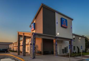 Studio 6 Lake Charles. La allows 18 year olds to book a room