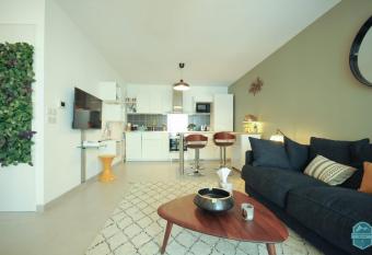 L Interpr  te 405 4 - Apartment with terrace has Balcony rooms