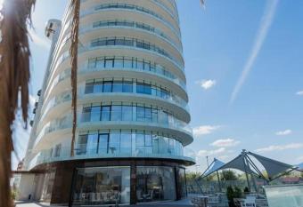 White Tower Mamaia Apartament allows 18 year olds to book a room