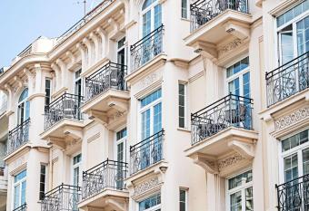 Le Riviera Collection, Signature Collection by Best Western allows 18 year olds to book a room