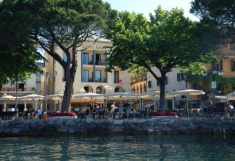 Hotel Roma has Balcony rooms