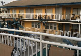 Twilight Motel has Balcony rooms