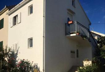 Apartman Ana - Supetar has Smoking rooms