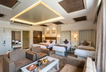 Grand Boulevard has Smoking/Balcony rooms