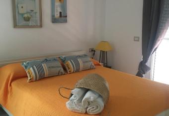 Villa Vera Casa Vacanze allows 18 year olds to book a room