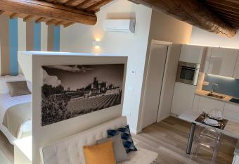 SOAVE HOUSE ALLE VIGNE-2-Luxury stay allows 18 year olds to book a room
