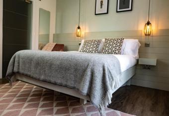 Nitehouse allows 18 year olds to book a room