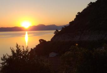 New studio app for 2 allows 18 year olds to book a room