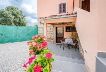 Apartman Sara has Balcony rooms