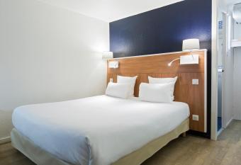 Comfort Hotel ORLY-RUNGIS allows 18 year olds to book a room