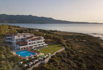 ALKINOI RESORT AND SPA allows 18 year olds to book a room