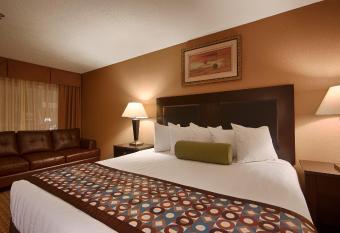 Best Western On the River has rooms with a private hot tub