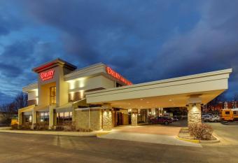Drury Inn & Suites Poplar Bluff allows 18 year olds to book a room