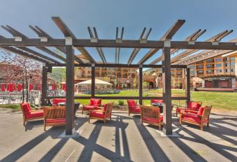 Sundial Lodge Superior 2 Bedroom by Canyons Village Rentals has Balcony rooms