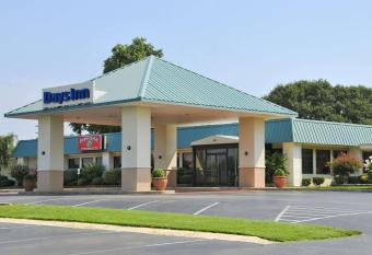 Days Inn by Wyndham Forrest City has Smoking rooms