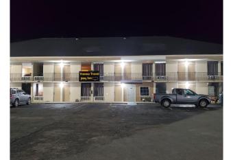 OYO Hotel Vienna I-75 has Smoking rooms