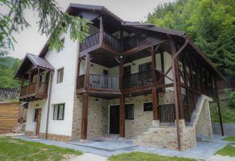 Pensiunea Cheile Albacului has Balcony rooms