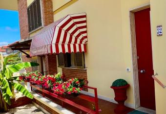 villino Morena allows 18 year olds to book a room