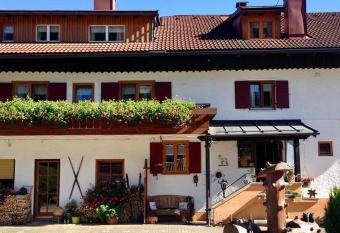 Schittlerhof allows 18 year olds to book a room