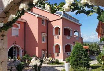 B&B Villa La Perla has Balcony rooms