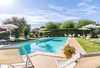 Villa Gabriella apartments allows 18 year olds to book a room