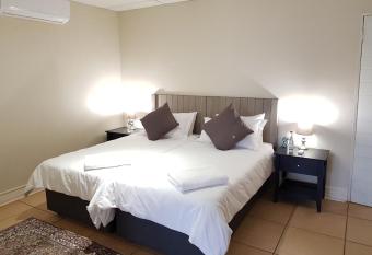 CHEETAH MANOR #4 allows 18 year olds to book a room