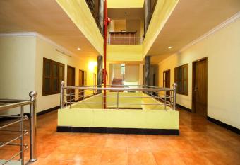 SPOT ON Mukkam Tourist Home allows 18 year olds to book a room