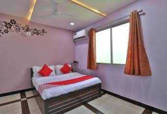 OYO 41050 Hotel Om Villa allows 18 year olds to book a room