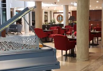 Hotel Schopenhauer Hof allows 18 year olds to book a room