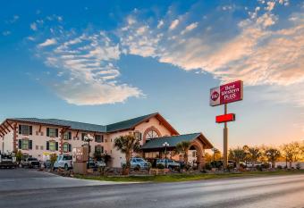 Best Western Plus Swiss Chalet Hotel & Suites has Balcony rooms