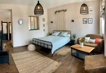 6 place de la d  tente has rooms with a private hot tub