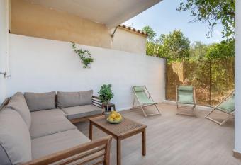 Es Llimoner has Balcony rooms