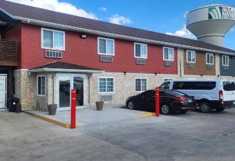 Rodeway Inn allows 18 year olds to book a room