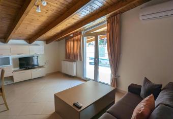 Samaras Apartments has Balcony rooms