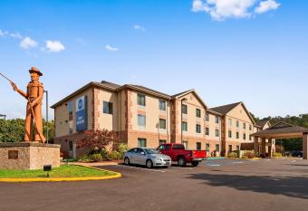 Best Western Garden Inn has Smoking rooms