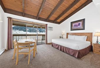 Elk Refuge Inn has Balcony rooms